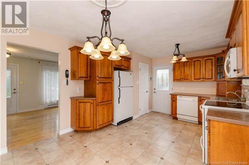 275 Cousteau, Dieppe, NB - Indoor Photo Showing Kitchen