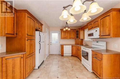 275 Cousteau, Dieppe, NB - Indoor Photo Showing Kitchen