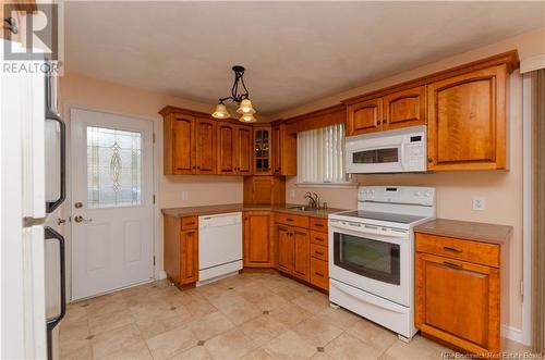 275 Cousteau, Dieppe, NB - Indoor Photo Showing Kitchen