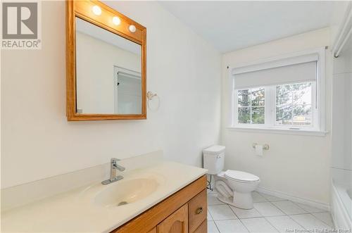 275 Cousteau, Dieppe, NB - Indoor Photo Showing Bathroom