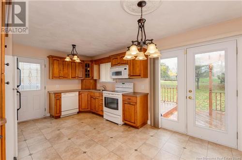 275 Cousteau, Dieppe, NB - Indoor Photo Showing Kitchen