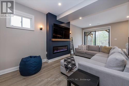 71 Muirfield Drive, Barrie, ON - Indoor Photo Showing Living Room With Fireplace