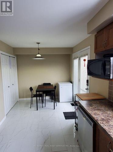 136 - 1512 Walkley Road, Ottawa, ON - Indoor Photo Showing Kitchen