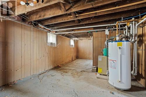 1561 Pelham Street, Pelham (662 - Fonthill), ON - Indoor Photo Showing Basement