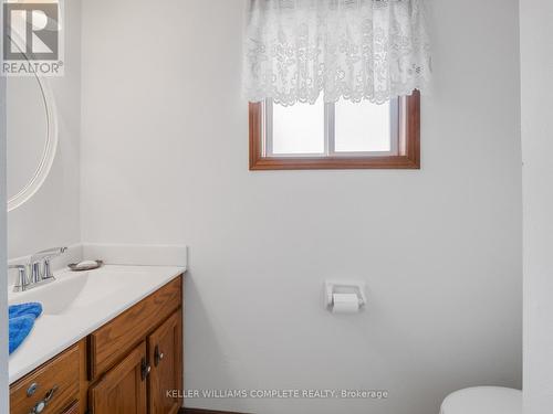 4997 Southview Avenue, Niagara Falls (213 - Ascot), ON - Indoor Photo Showing Bathroom