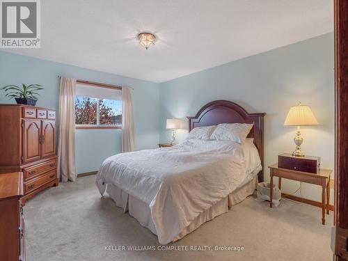 4997 Southview Avenue, Niagara Falls (213 - Ascot), ON - Indoor Photo Showing Bedroom