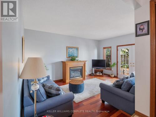 4997 Southview Avenue, Niagara Falls (213 - Ascot), ON - Indoor Photo Showing Living Room With Fireplace