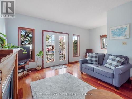 4997 Southview Avenue, Niagara Falls (213 - Ascot), ON - Indoor Photo Showing Living Room