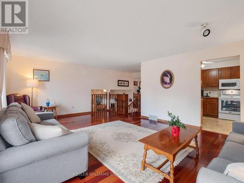 4997 Southview Avenue, Niagara Falls (213 - Ascot), ON - Indoor Photo Showing Living Room