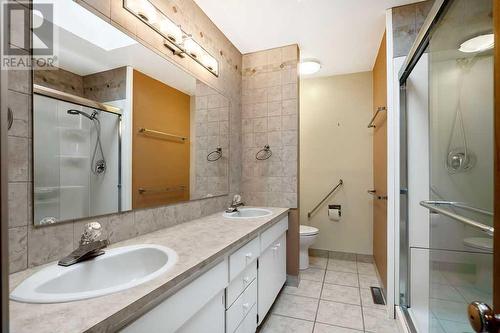 5131 Veronica Road Nw, Calgary, AB - Indoor Photo Showing Bathroom