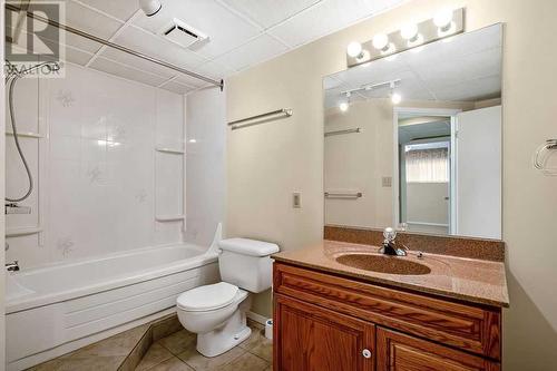 5131 Veronica Road Nw, Calgary, AB - Indoor Photo Showing Bathroom