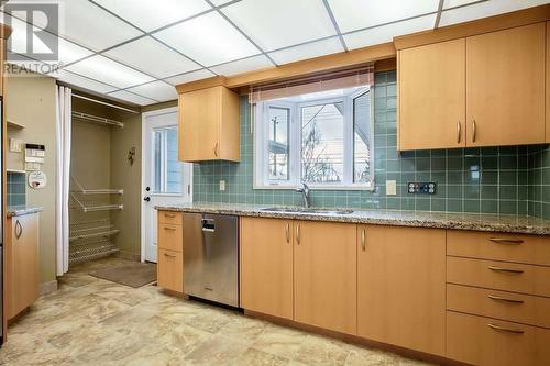 5131 Veronica Road Nw, Calgary, AB - Indoor Photo Showing Kitchen