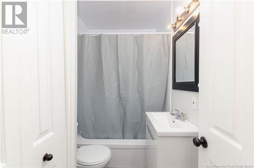 211 Humphrey Street, Moncton, NB - Indoor Photo Showing Bathroom