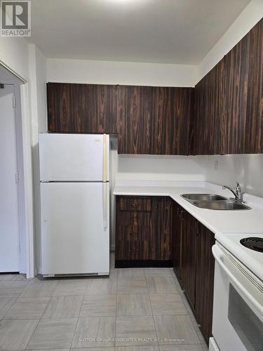 1102 - 30 Gloucester Street, Toronto, ON - Indoor Photo Showing Kitchen