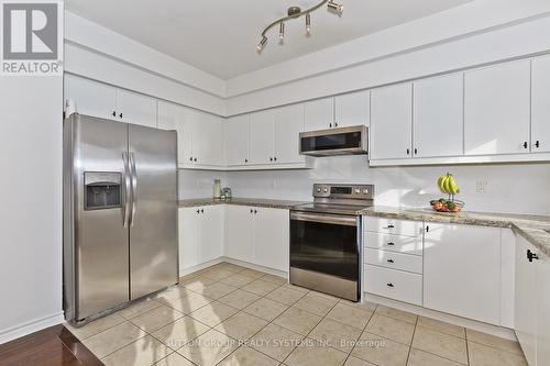 355 Hobbs Crescent, Milton, ON - Indoor Photo Showing Kitchen