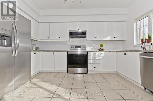 355 Hobbs Crescent, Milton, ON - Indoor Photo Showing Kitchen