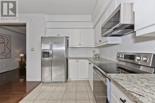 355 Hobbs Crescent, Milton, ON - Indoor Photo Showing Kitchen