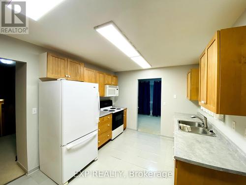 Main - 306 Edgehill Drive, Barrie, ON - Indoor Photo Showing Kitchen With Double Sink