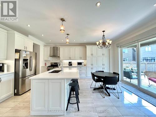 131 Beaveridge Avenue, Oakville, ON - Indoor Photo Showing Kitchen With Upgraded Kitchen