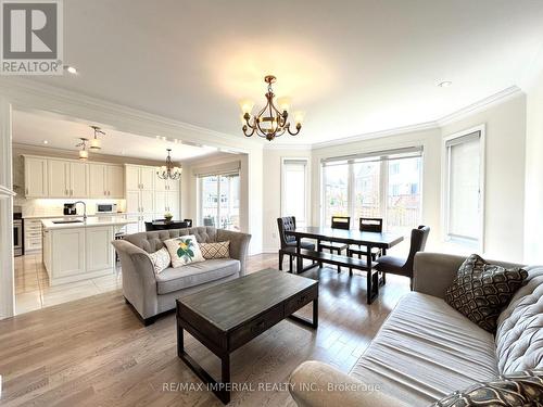 131 Beaveridge Avenue, Oakville, ON - Indoor Photo Showing Living Room