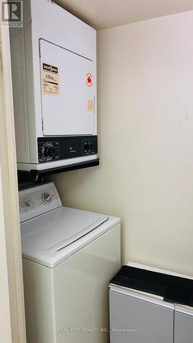 705 - 285 Enfield Place W, Mississauga, ON - Indoor Photo Showing Laundry Room