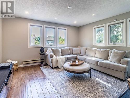 195 Romain Crescent, Oakville, ON - Indoor Photo Showing Living Room