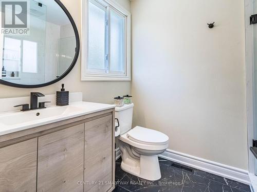 195 Romain Crescent, Oakville, ON - Indoor Photo Showing Bathroom