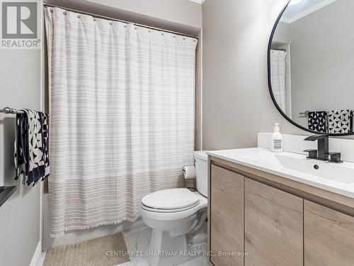 195 Romain Crescent, Oakville, ON - Indoor Photo Showing Bathroom