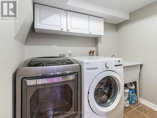 195 Romain Crescent, Oakville, ON - Indoor Photo Showing Laundry Room