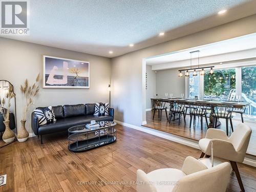 195 Romain Crescent, Oakville, ON - Indoor Photo Showing Living Room