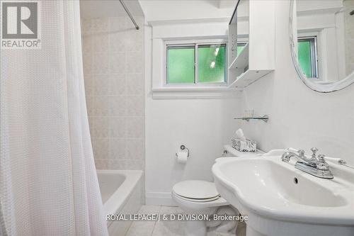 338 St Clair Avenue E, Toronto, ON - Indoor Photo Showing Bathroom