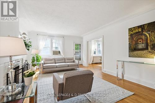 338 St Clair Avenue E, Toronto, ON - Indoor Photo Showing Living Room