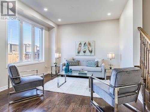 12 Callahan Court, Brampton, ON - Indoor Photo Showing Living Room