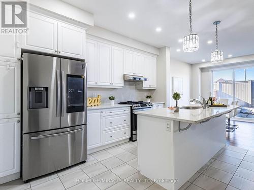 12 Callahan Court, Brampton, ON - Indoor Photo Showing Kitchen With Upgraded Kitchen