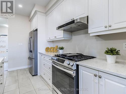 12 Callahan Court, Brampton, ON - Indoor Photo Showing Kitchen With Upgraded Kitchen