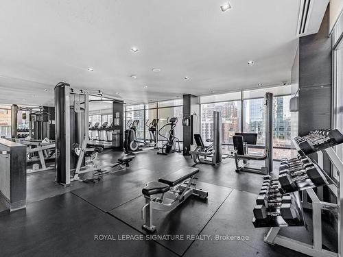 508-18 Yorkville Ave, Toronto, ON - Indoor Photo Showing Gym Room