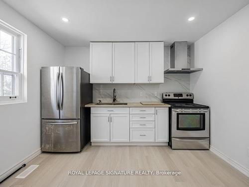 A/Upper-54 Tuscarora Dr, Toronto, ON - Indoor Photo Showing Kitchen