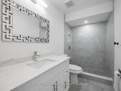 A/Upper-54 Tuscarora Dr, Toronto, ON - Indoor Photo Showing Bathroom