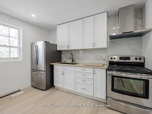 A/Upper-54 Tuscarora Dr, Toronto, ON - Indoor Photo Showing Kitchen