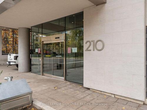 907-210 Simcoe St, Toronto, ON -  With Exterior