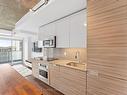 907-210 Simcoe St, Toronto, ON  - Indoor Photo Showing Kitchen With Upgraded Kitchen 