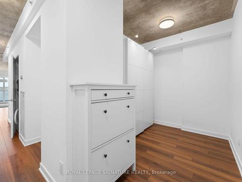 907-210 Simcoe St, Toronto, ON - Indoor Photo Showing Other Room