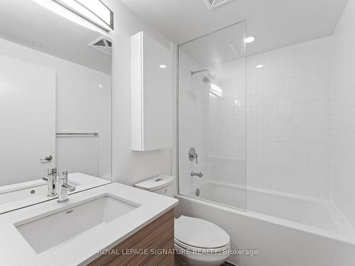 907-210 Simcoe St, Toronto, ON - Indoor Photo Showing Bathroom