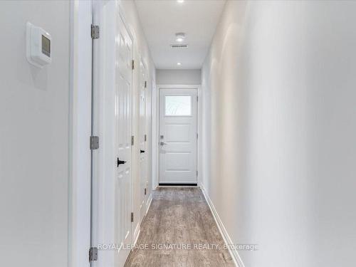 Upper-182 Millwood Rd, Toronto, ON - Indoor Photo Showing Other Room