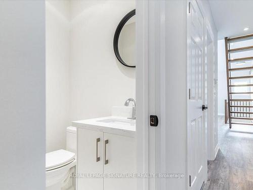 Upper-182 Millwood Rd, Toronto, ON - Indoor Photo Showing Bathroom