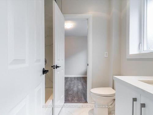 Upper-182 Millwood Rd, Toronto, ON - Indoor Photo Showing Bathroom