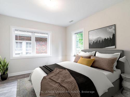 Upper-182 Millwood Rd, Toronto, ON - Indoor Photo Showing Bedroom