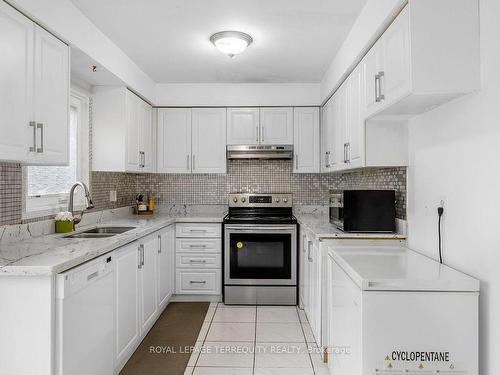 18 Charlton Cres, Ajax, ON - Indoor Photo Showing Kitchen With Double Sink