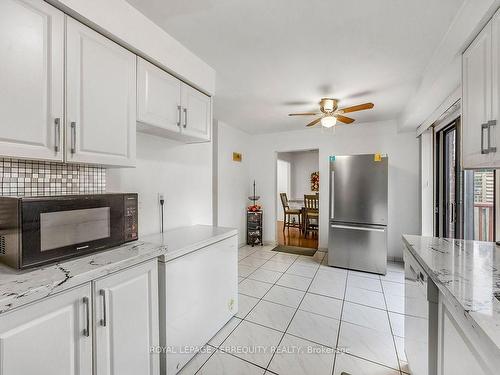 18 Charlton Cres, Ajax, ON - Indoor Photo Showing Kitchen