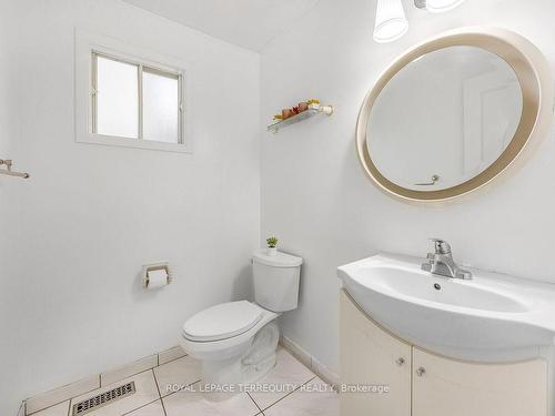 18 Charlton Cres, Ajax, ON - Indoor Photo Showing Bathroom